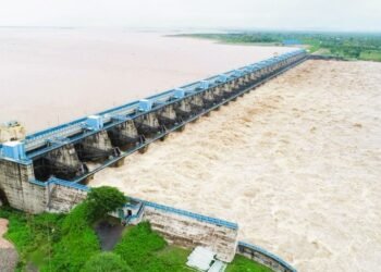 गोसेखुर्द धरणाचे 33 दरवाजे उघडले