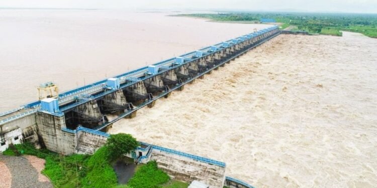 गोसेखुर्द धरणाचे 33 दरवाजे उघडले