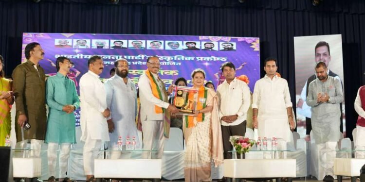 लावणीचा लोकनाट्याच्या चळवळीत मोठा वाटा – बावनकुळे