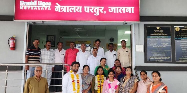 लायन्स च्या वतीने प्रसाद उबाळे व ऐश्वर्या टॅन लॉयन्स क्लब ऑफ परतूरच्या वतीने गुणवंत चा सत्कार