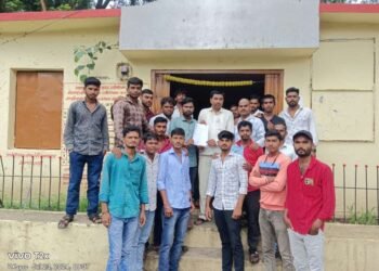 गावकऱ्यांच्या आरोग्याकडे ग्रामपंचायतीचे दुर्लक्ष.  तरुणांनी दिले ग्रामपंचायतला लेखी निवेदन