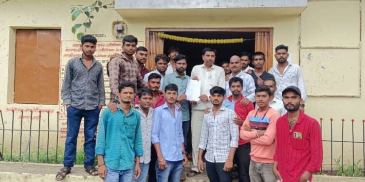 गावकऱ्यांच्या आरोग्याकडे ग्रामपंचायतीचे दुर्लक्ष.  तरुणांनी दिले ग्रामपंचायतला लेखी निवेदन