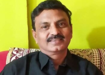 खासदार आमदारांच्या आश्वासनानंतरही……..  सातघरीच्या रस्त्याची सुधारणा नाही