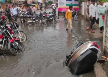 पालिकेच्या झोपेच्या सोंगामुळं एक जण बालंबाल बचावला.