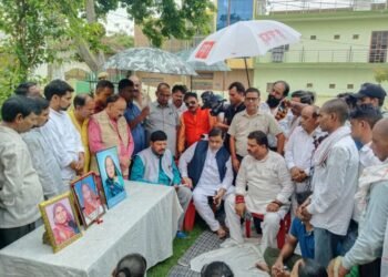 हाथरस दुर्घटनेतील मृतांच्या परिवारातील एका व्यक्तीला सरकारने नोकरी द्यावी – रामदास आठवले