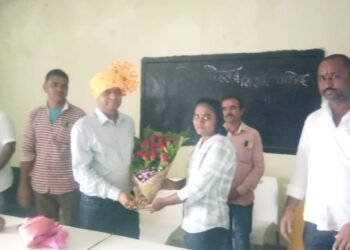 विद्यार्थ्यांनी क्षणिक सुखाच्या मागे न लागता आयुष्य कसे सुखकर होईल यासाठी प्रयत्न करावे – डॉ.आगलावे यांचे मत .