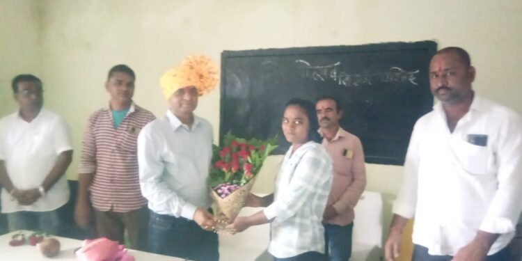 विद्यार्थ्यांनी क्षणिक सुखाच्या मागे न लागता आयुष्य कसे सुखकर होईल यासाठी प्रयत्न करावे – डॉ.आगलावे यांचे मत .