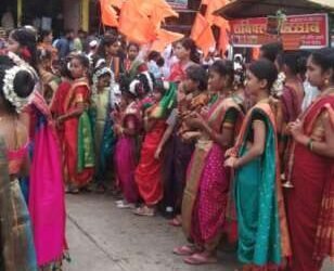 वाशी जिल्हा धाराशिव येथील अजिंक्य विद्यालयातील 400 विद्यार्थीनी आज दिनांक 16 रोजी वारकरी दिंडी काढण्यात आली