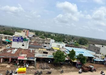 वस्तीच्या जमिनीची परस्पर विक्री.