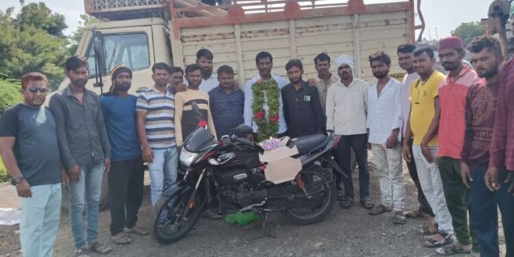 समाजिक कार्यामुळे अमजद खान उर्फ नम्मू यांचा वाढदिवस सत्कार व शुभेच्छा चा वर्षाव