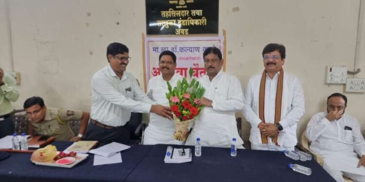 अंबड तालुक्यात खासदार डॉ. श्री कल्याणराव काळे साहेब यांच्या अध्यक्षते खाली तहसील कार्यालय ते आढावा बैठक घेण्यात आली यावेळी