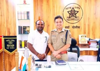 सोनुभाऊ वाघमारे यांनी पोलिस अधिक्षक नुरुल हसन यांची भेट घेतली आहे