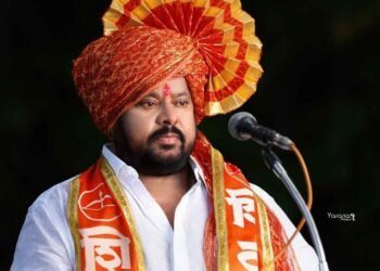 आजारी असतानाही आ.शहाजीबापू पाटील विधानपरिषदेच्या मतदानासाठी विधीमंडळात दाखल