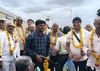 तिरुमला परकामनी सेवा केल्या बदल उमरी येथे कर्मचारी यांचा स्वागत व सत्कार