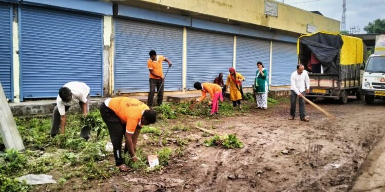 जागर स्वच्छता अभियान टीमच्यावतीने पालखी तळाची स्वच्छता.