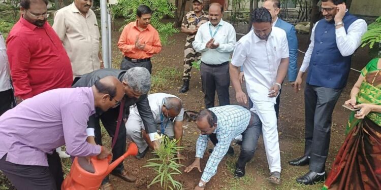 ज्युडीशिअल डिस्ट्रिक्ट ऑपरेटिव्ह क्रेडिट सोसायटीचे कार्य कौतुकास्पद – जिल्हा प्रमुख व सत्र न्यायाधीश एम.एस.आझमी यांचे प्रतिपादन