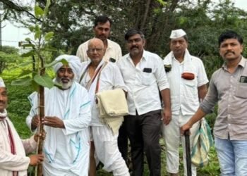 श्रीसंत मुक्ताबाईंच्या नावाने मंगेश महाराजांच्या शुभहस्ते वृक्षारोपण.
