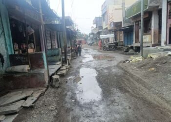 मंठा शहरातील हा एकमेव रस्ता लोकप्रतिनिधींकडून दुर्लक्षित