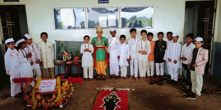 विठ्ठलनामाची शाळा भरली