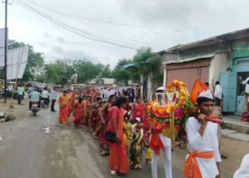 विठ्ठल दिंडीतून विजय पटणे मेमोरीयल स्कूलच्या विद्यार्थ्यांनी नागरिकांचे जिंकली मने ; भारतीय संस्कृतीचे जतन !