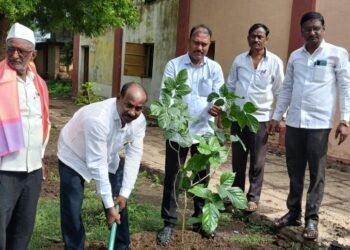 डॉ. शंकरराव चव्हाण हे निष्कलंक चरित्र्याचा हिमालय होते -ज्येष्ठ साहित्यिक डॉ. सुरेश सावंत