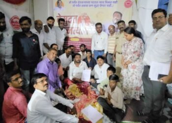 कृषी मंत्री धंनजय मुंढे व मा.खा.राजु शेट्टी साहेब यांच्या मध्यस्थीने पाचव्या दिवशी मयुर बोर्डे यांचे अन्नत्याग उपोषण तात्पुरते स्थगित