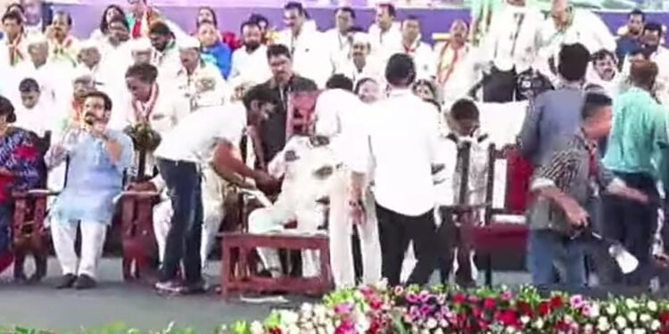 मराठ्यांचा ओबीसी प्रवर्गात समावेश करावा संदीपकुमार देशमुख व मुन्ना देशमुख यांचे खा. शरद पवारांना निवेदन