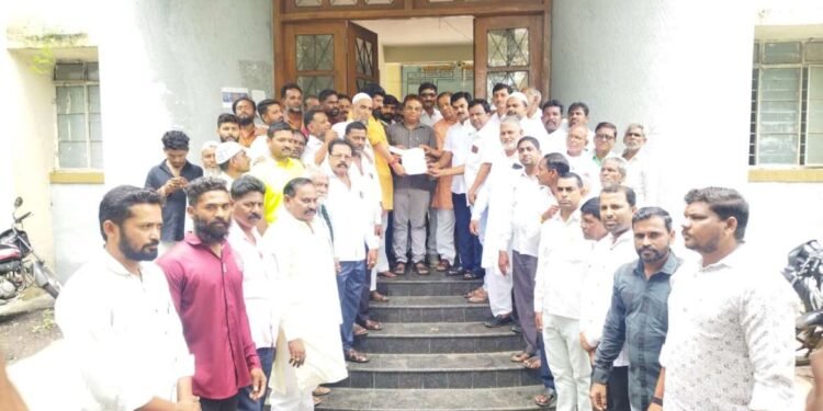 गजापुर प्रकरणी मुदखेड कॉंग्रेस कमिटीच्या वतीने तहसीलदार यांना निवेदन*