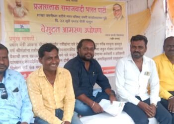 उमरी शहरात पंतप्रधान अवास योजनेचे बोगस घरकुल देणाऱ्या कर्मचारी यांना निलंबीत करा .