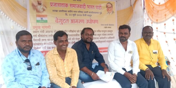 उमरी शहरात पंतप्रधान अवास योजनेचे बोगस घरकुल देणाऱ्या कर्मचारी यांना निलंबीत करा .