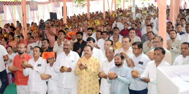 हजारो भाविकांच्या उपस्थितीत अरिहंतनगर जैन मंदिर विरागसिन्धु सभागृह येथे चातुर्मास कळस स्थापना समारोह उत्साहात संपन्न