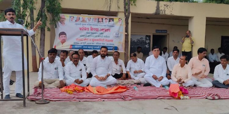 आष्टी व हादगाव येथे कपिल आकात यांचा संवाद दौरा