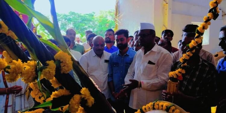 समृद्धी कारखाना २०२४ -२५ च्या गाळप हंगामासाठी सज्ज : रोलर पूजन समारंभ उत्साहात