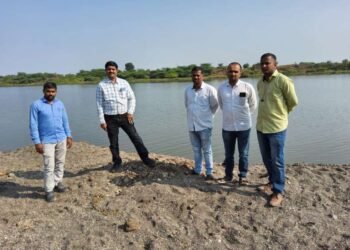 अंबड तहसीलदार चंद्रकांत शेळके व गोद्री पोलीस स्टेशनचे सहायक पोलीस निरीक्षक आशिष खांडेकर यांनी केला कुरण येथे अवैध वाळू साठा करणाऱ्यांवर गुन्हा दाखल