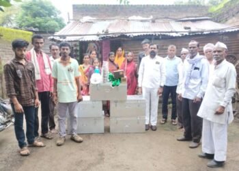 कामगारांसाठी अहोरात्र झटणारे बनकर दांपत्य