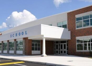 भोकर शहरातील इंग्रजी शाळा चालकांकडून पालकांची लूट;संबधिताचे दूर्लक्ष