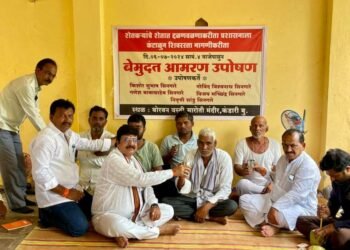 कंडारी ता बदनापूर येथील गावकर्यांनी शीव रस्त्यासाठी सुरु केलेले आमरण उपोषण मा आमदार संतोष सांबरे यांच्या मध्यस्थीने सोडवण्यात आले