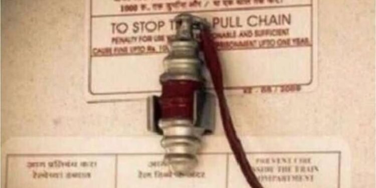 मध्य रेल्वेकडून प्रवाशांना अलार्म चेन पुलिंगचा गैरवापर न करण्याचे आवाहन