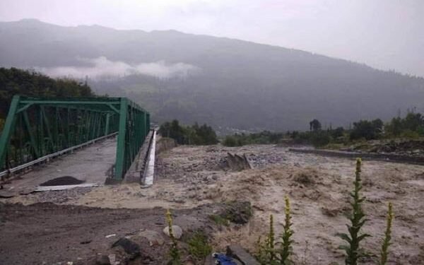 हिमाचल प्रदेश : मनालीत ढगफुटीमुळे जनजीवन विस्कळीत