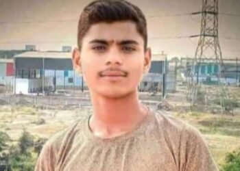 शेतात काम करत असतांना विजेचा शॉक लागून एका शाळकरी तरुणांचा दुर्दैवी अंत