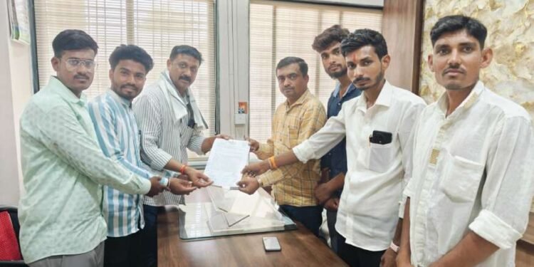 दुधाला ४० रु हमीभाव मिळालाच पाहिजे -केशव पा जंजाळ