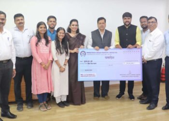 उद्योजकतेला प्रोत्साहन देण्यासाठी सृजन ट्रस्टला ३० लाख रुपयांचा धनादेश –  लोढा