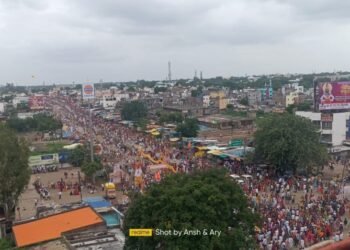 पांडूरंगाच्या चरणी अफाट जनसागर उसळला