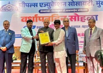 टेंभुर्णीचे भूमिपुत्र डॉ.प्रा.गणेश चंदनशिवे यांना भारतरत्न बाबासाहेब आंबेडकर पुरस्कार , राज्याचे राज्यपाल रमेश बैस यांच्या हस्ते प्रदान.