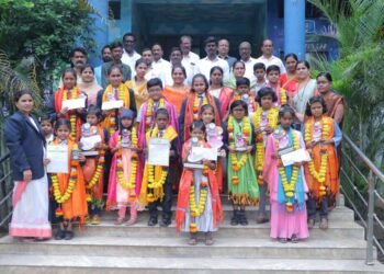 छ.शंभूराजे इंग्लिश स्कूलमध्ये घेण्यात आलेल्या रंग भरण व स्पर्धा परीक्षेतील गुणवंताचा सत्कार