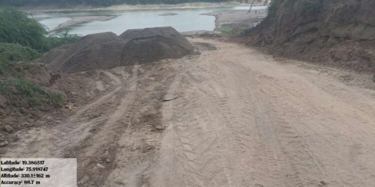 ‘घनसावंगीतील वाळूची चोरी थांबवा’