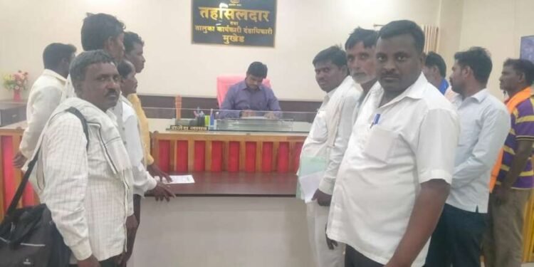 बहिण लाडकी योजनेसाठीची रॅशन कार्डाची अट रद्द करा – श्रावणबाळ नरबागे