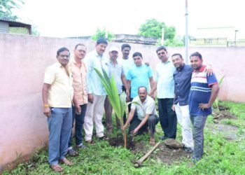 देवशयनी आषाढी एकादशीनिमित्त सोयगाव येथील श्री स्वामी समर्थ मंदिर येथे वृक्ष लागवड