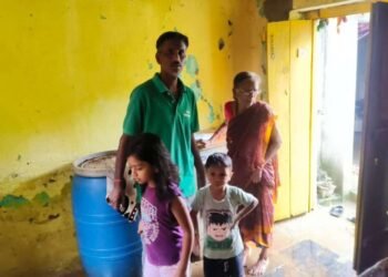 भंडारा : पावसामुळे घर कोसळून कुटुंब रस्त्यावर