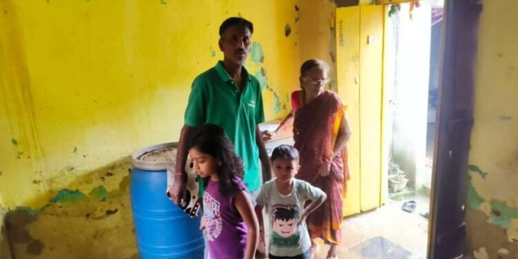 भंडारा : पावसामुळे घर कोसळून कुटुंब रस्त्यावर